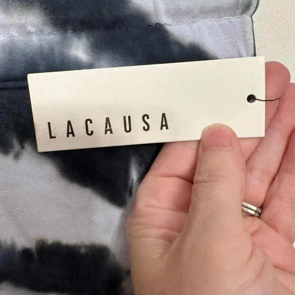 Lacausa Anthropologie NWT’s womens tie dye shorts. Size medium. o - Picture 3 of 4